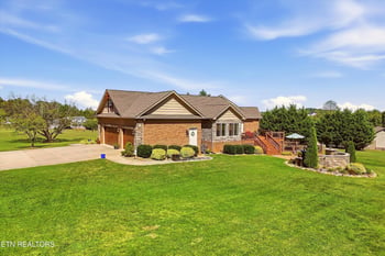 5554 Ashbrook Ln, Maryville, TN 37801
