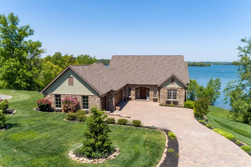 556 Cypress Pointe Dr, Lenoir City, TN 37772