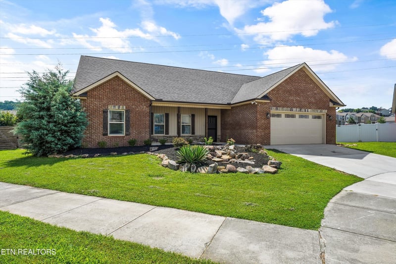 556 Greystoke Ln, Knoxville, TN 37912