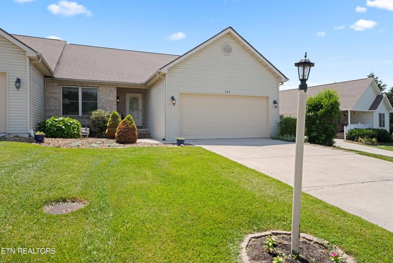 556 Woodgate Dr, Crossville, TN 38571