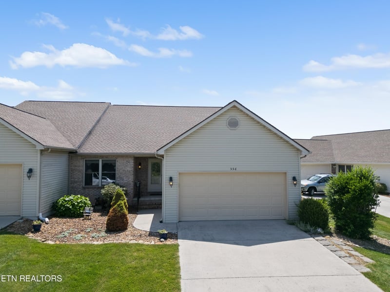 556 Woodgate Dr, Crossville, TN 38571