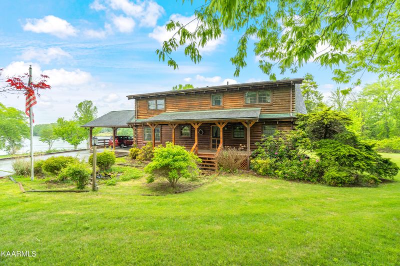 558 Emory River Rd, Harriman, TN 37748