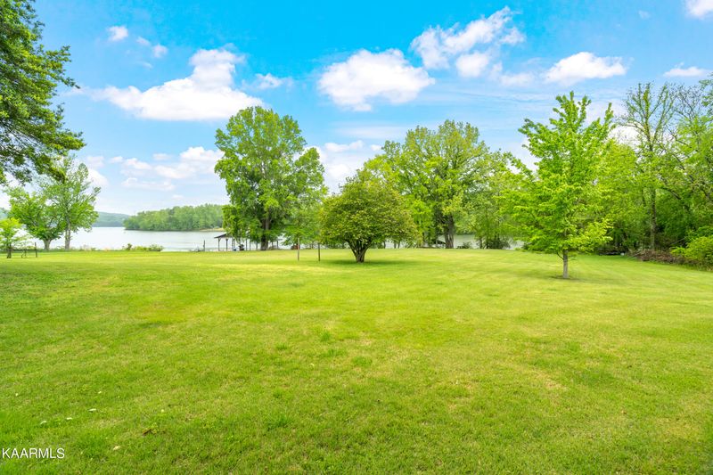 558 Emory River Rd, Harriman, TN 37748