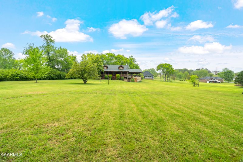 558 Emory River Rd, Harriman, TN 37748