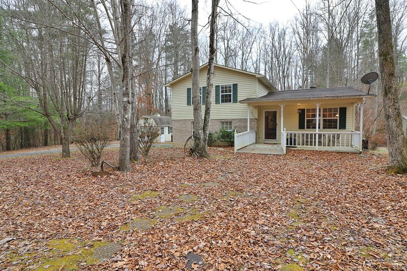 558 Hc Smith Dr, Oneida, TN 37841