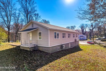 558560 W Outer Dr, Oak Ridge, TN 37830
