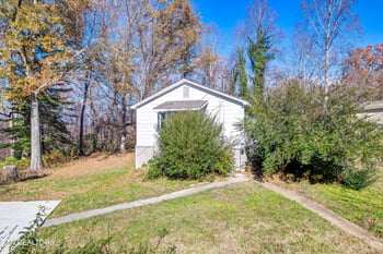 558560 W Outer Dr, Oak Ridge, TN 37830