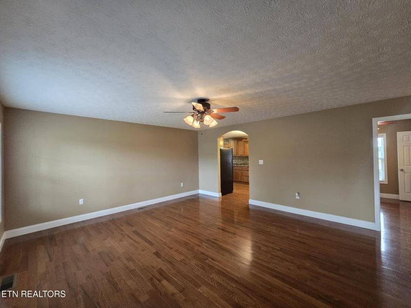 5586 Thompsie Dr, Russellville, TN 37860