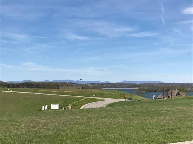 559 Castaway Ln, Lenoir City, TN 37772
