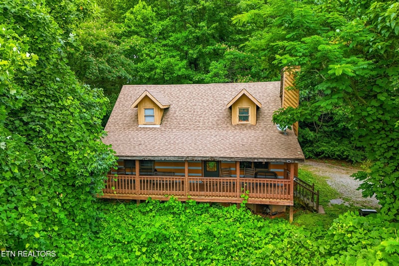 559 Crest Rd, Gatlinburg, TN 37738