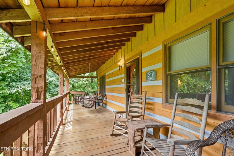 559 Crest Rd, Gatlinburg, TN 37738
