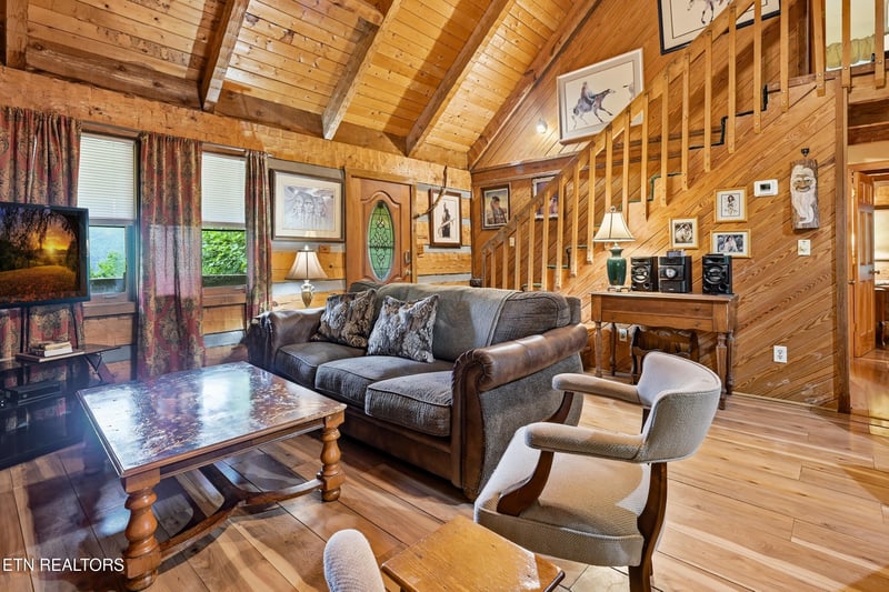 559 Crest Rd, Gatlinburg, TN 37738