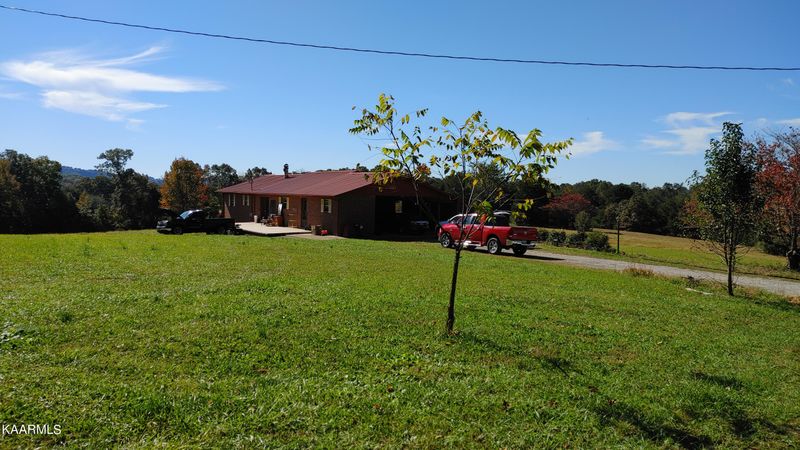 559 Frontier Rd, Sweetwater, TN 37874