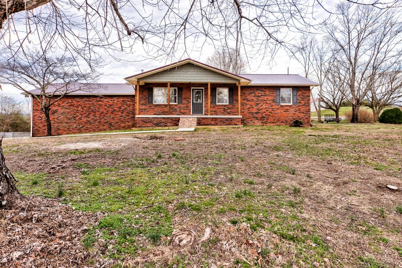 559 Hollifield Dr, Jacksboro, TN 37757