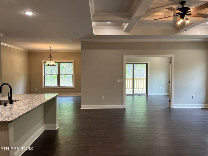 559 Leistner Dr, Monterey, TN 38574