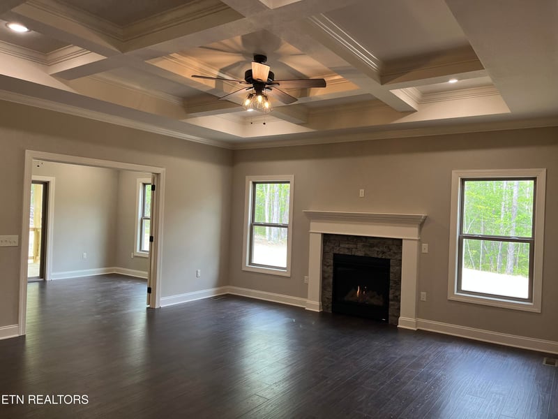 559 Leistner Dr, Monterey, TN 38574