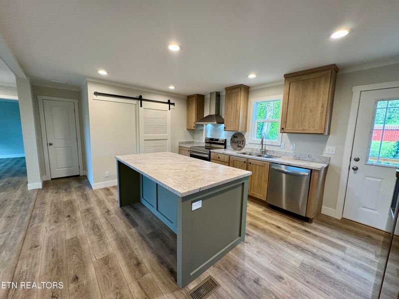5594 Davis Ferry Rd, Loudon, TN 37774