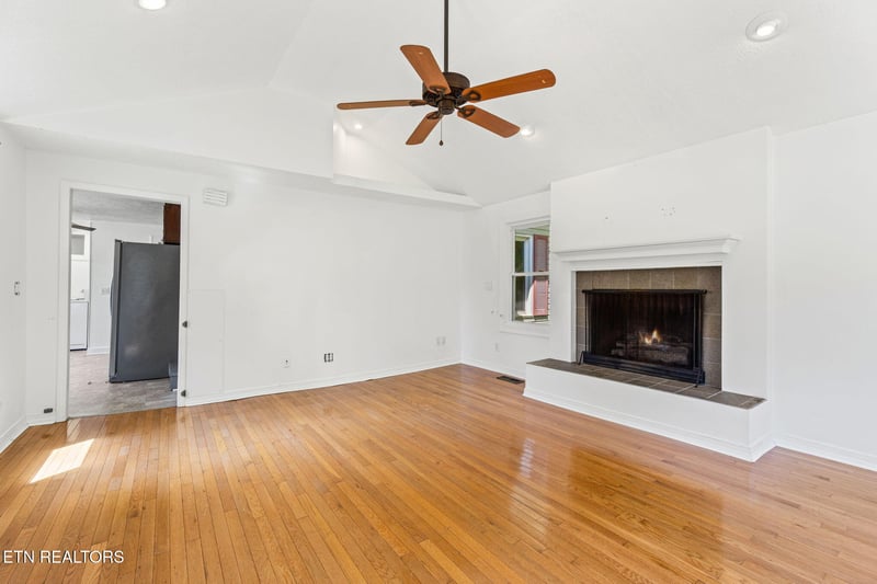56 Elm Ln, Sparta, TN 38583