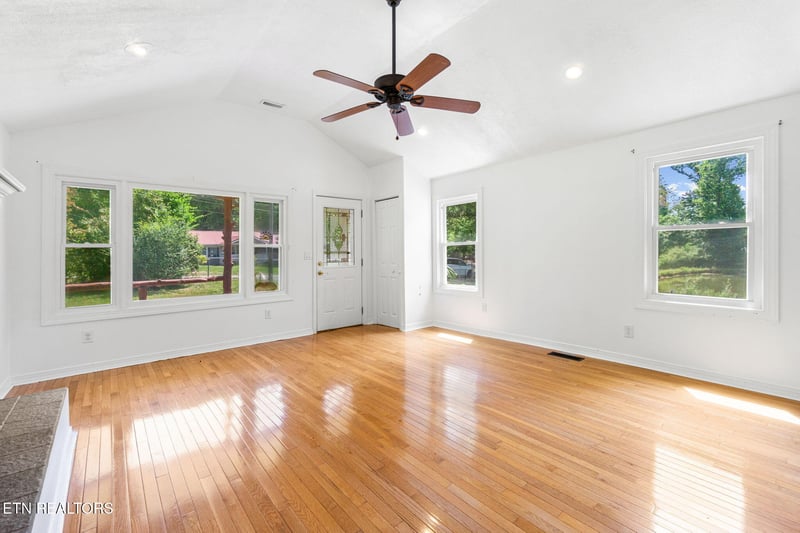 56 Elm Ln, Sparta, TN 38583