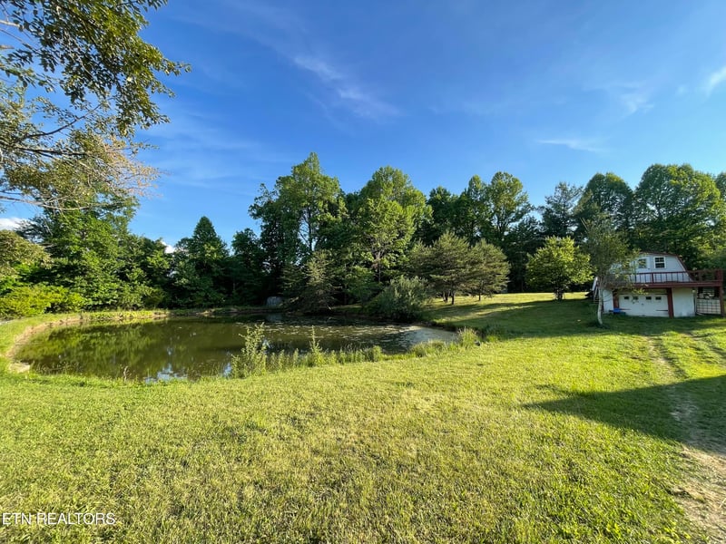 56 Elm Ln, Sparta, TN 38583