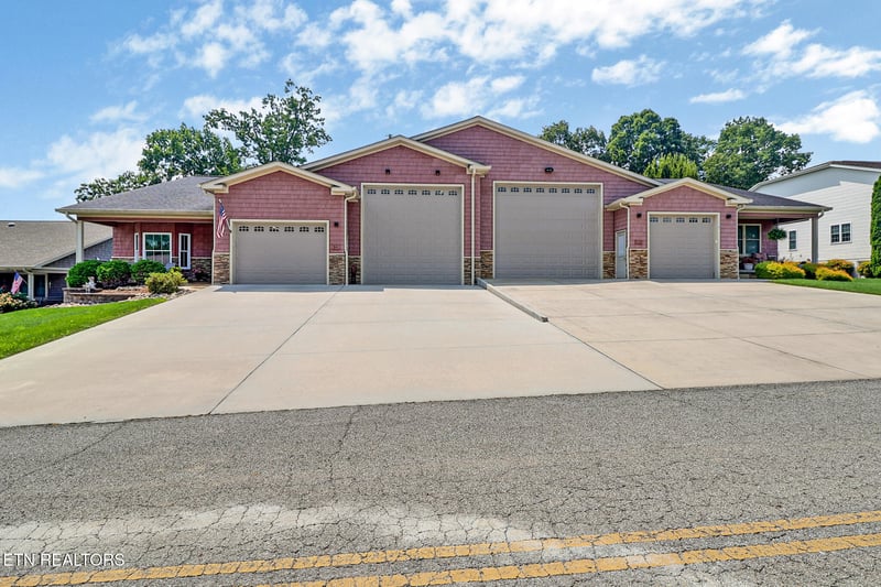 56 Hickory Cir, Crossville, TN 38555