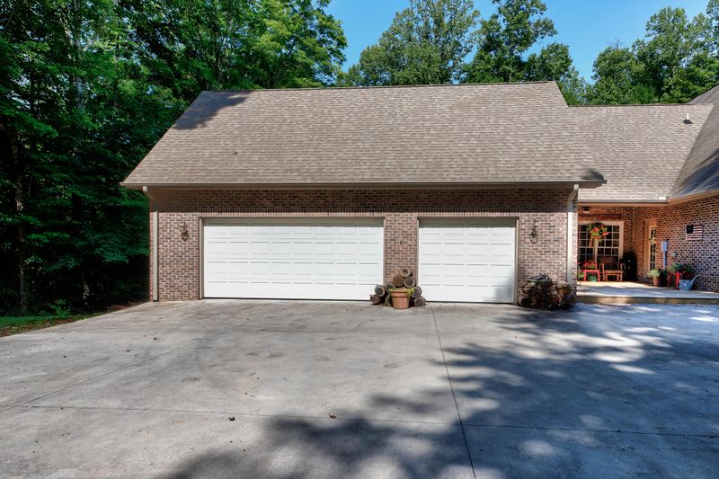 56 Hickory Tr, Norris, TN 37828