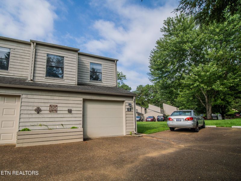 560 Lost Tree Ln, Farragut, TN 37934