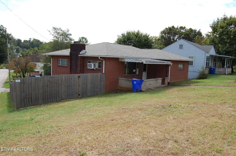 560 Margrave Dr, Harriman, TN 37748