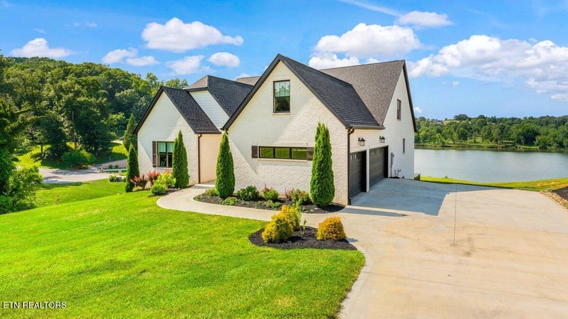 560 Silent River Ln, Loudon, TN 37774