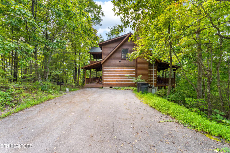 560 Thissa Way, Gatlinburg, TN 37738