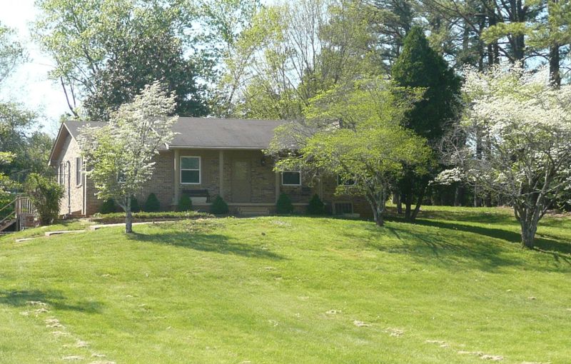 5601 Maloneyville Rd, Corryton, TN 37721