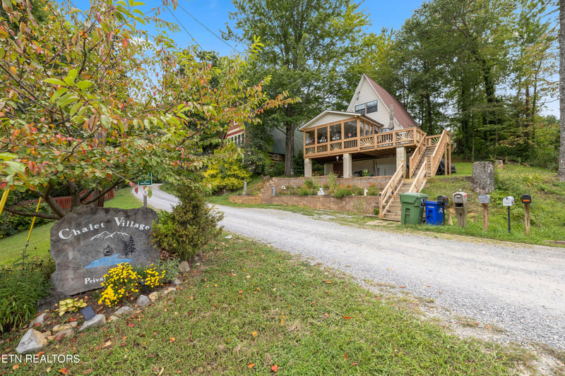 5602 Lakeshore Dr, Tallassee, TN 37878