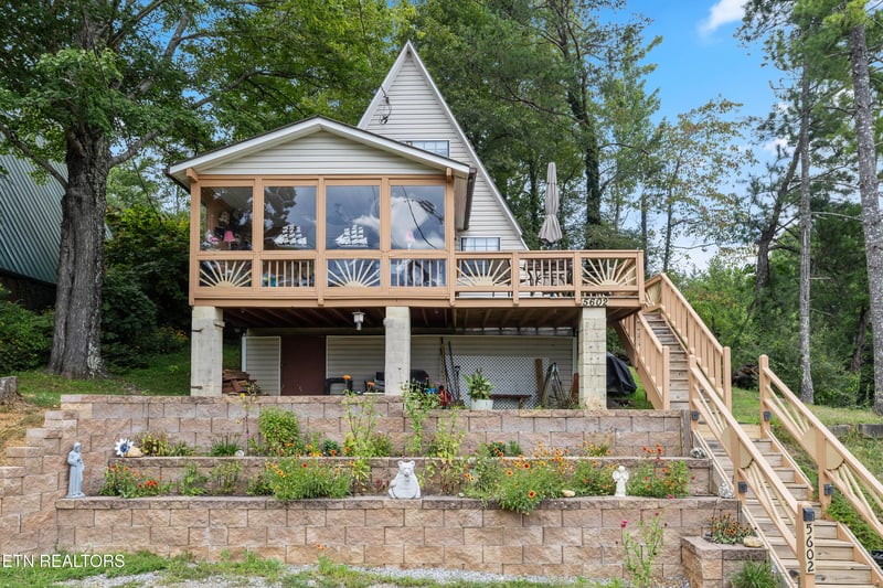 5602 Lakeshore Dr, Tallassee, TN 37878