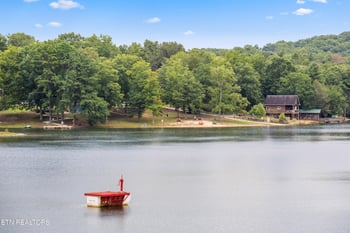 5602 Lakeshore Dr, Tallassee, TN 37878