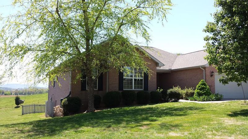 5603 J Riley West Dr, Greenback, TN 37742