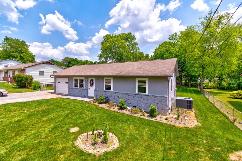 5604 Dodge Rd, Knoxville, TN 37912
