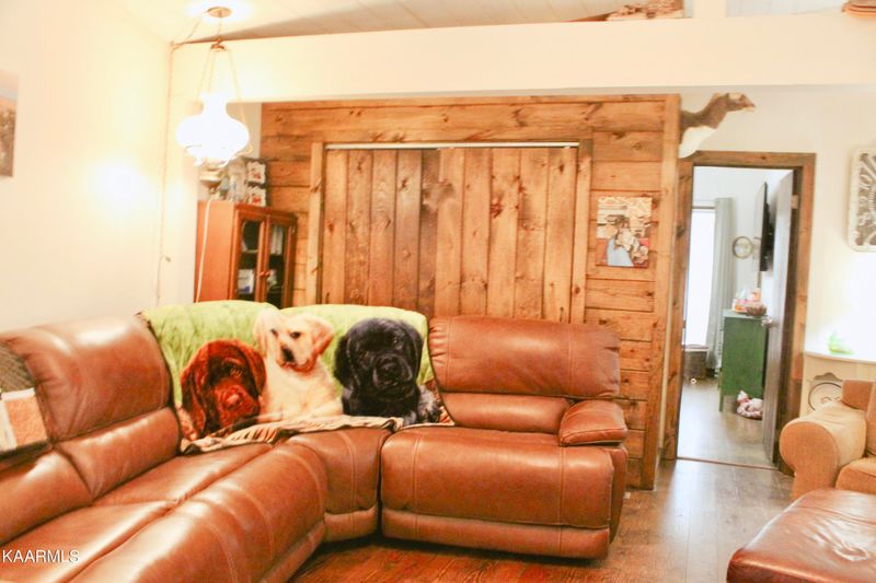 561 Cooper Hollow Rd, Tellico Plains, TN 37385