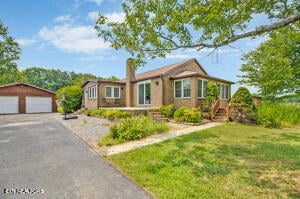 561 Deer Lodge Hwy, Sunbright, TN 37872