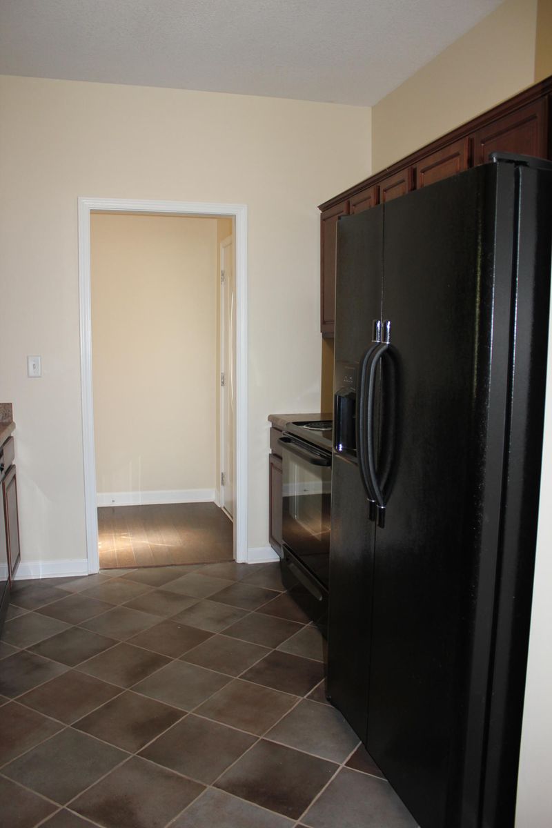 561 Hillside Ln, Lenoir City, TN 37771