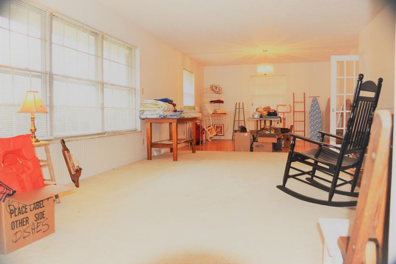 561 Parkway Dr, Lenoir City, TN 37771