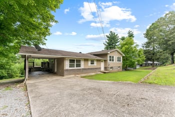 561 Robinson Dr, Loudon, TN 37774
