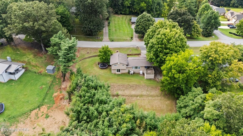 561 Robinson Dr, Loudon, TN 37774