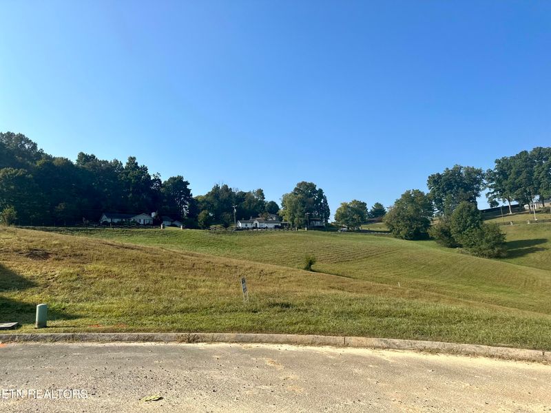 561 Silent River Ln, Loudon, TN 37774