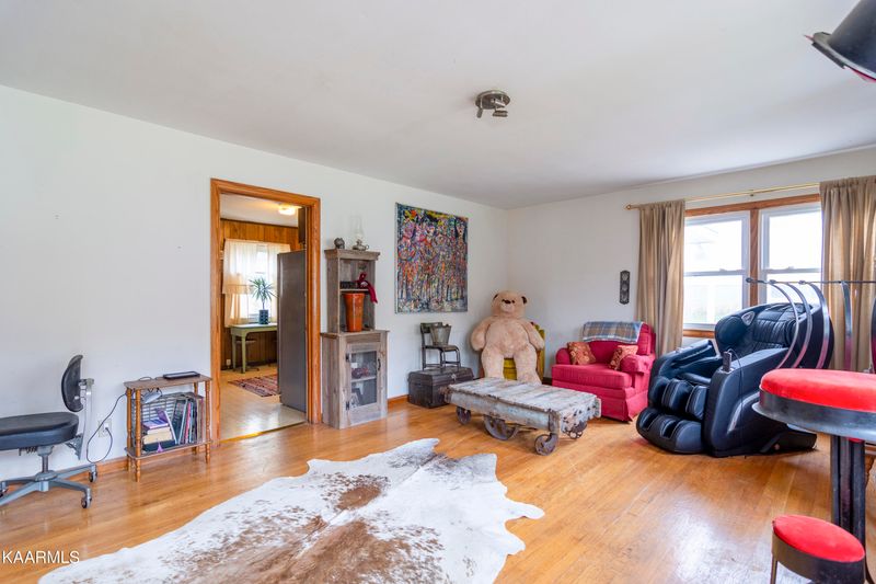 5611 Davida Rd, Knoxville, TN 37912