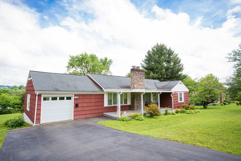 5617 NE Cedar Heights Rd, Knoxville, TN 37912