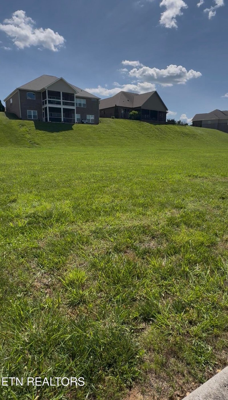 562 Charleston, Loudon, TN 37774