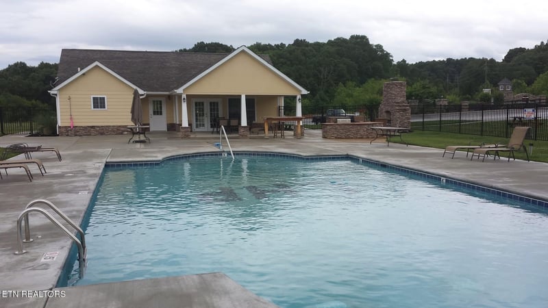 562 Charleston, Loudon, TN 37774