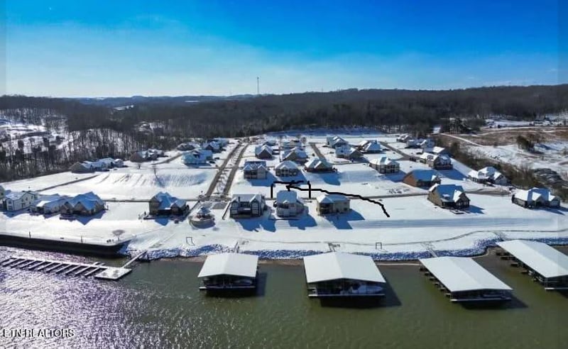 562 Charleston, Loudon, TN 37774