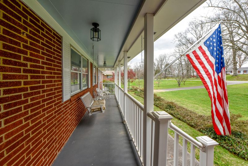 562 W Hunt Rd, Alcoa, TN 37701