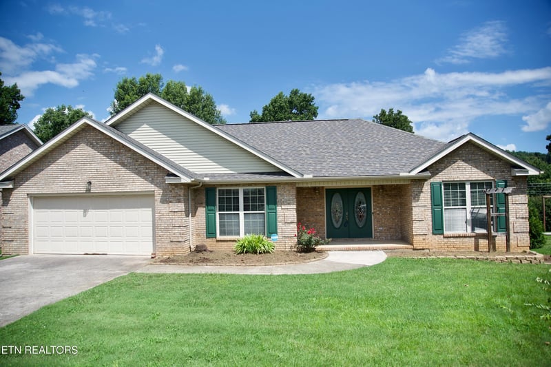 5621 Reinhardt Ln, Knoxville, TN 37924